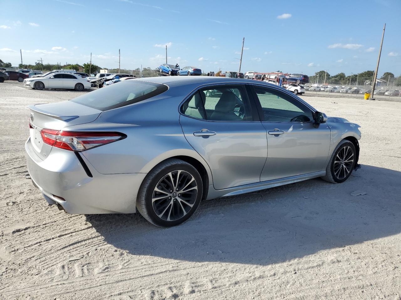 2018 TOYOTA CAMRY L - Фото 3