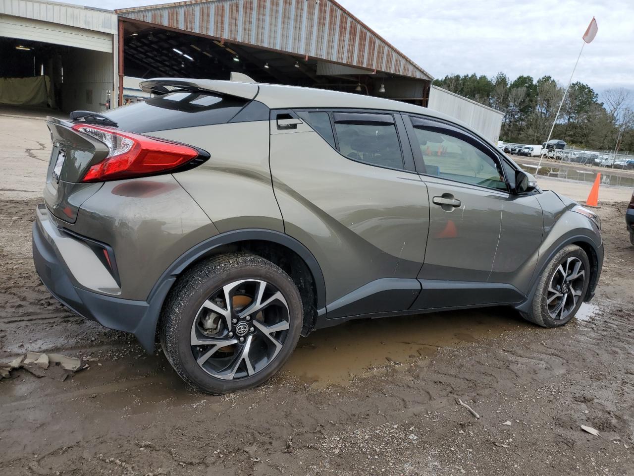 2021 TOYOTA C-HR XLE - Фото 3