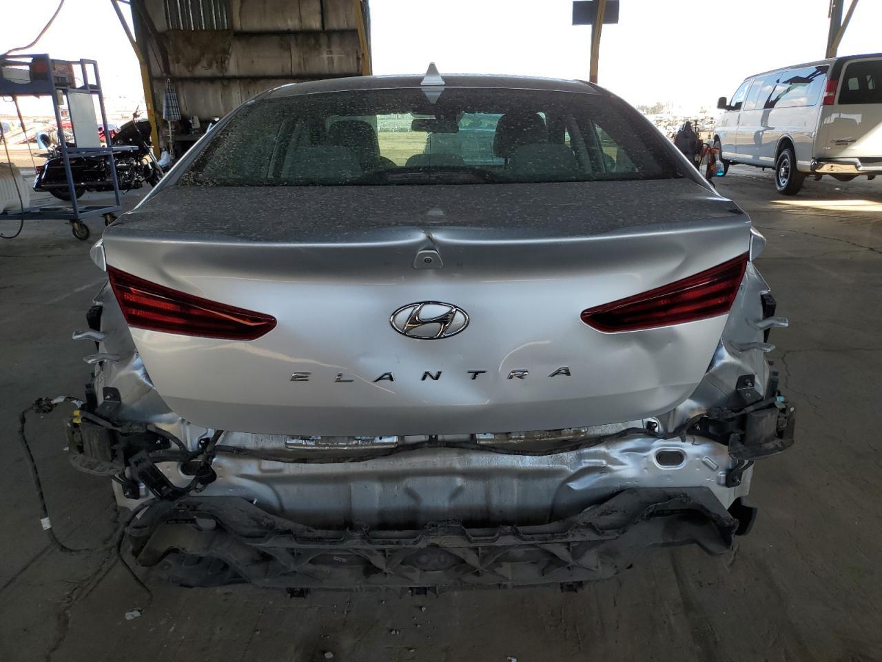 2019 HYUNDAI ELANTRA SE - Фото 6