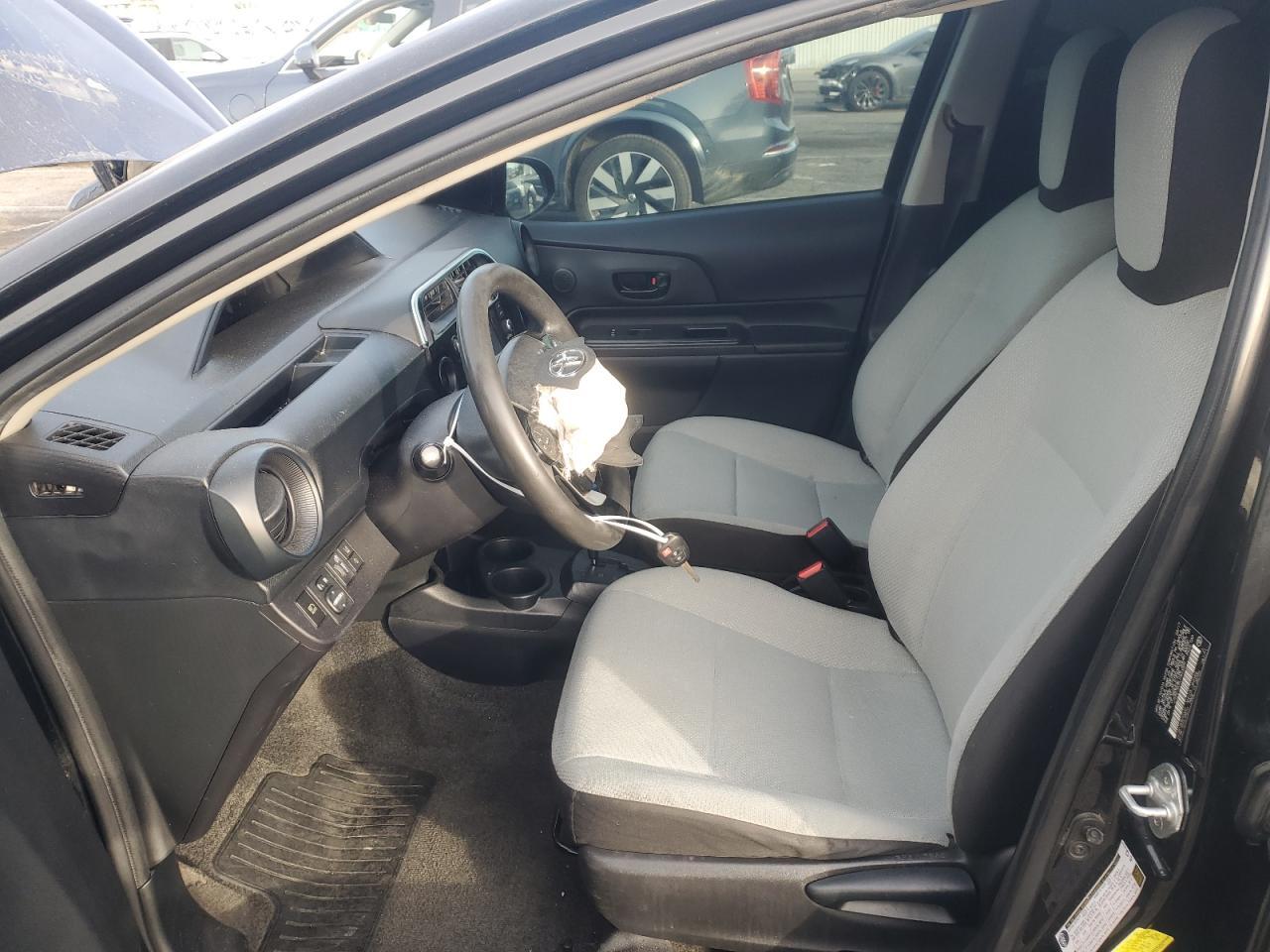 2018 TOYOTA PRIUS C - Image 7