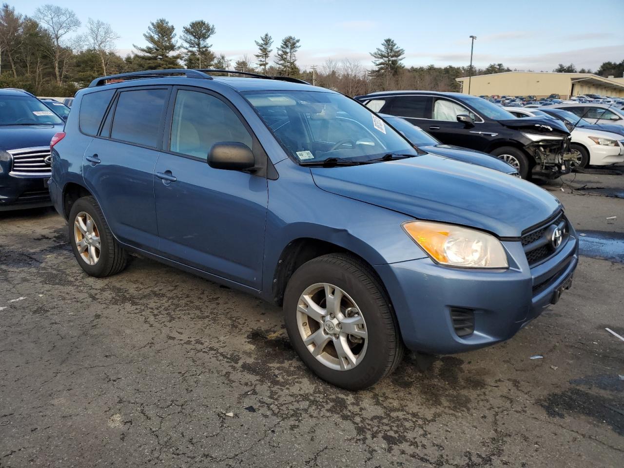 2011 TOYOTA RAV4 - Фото 4