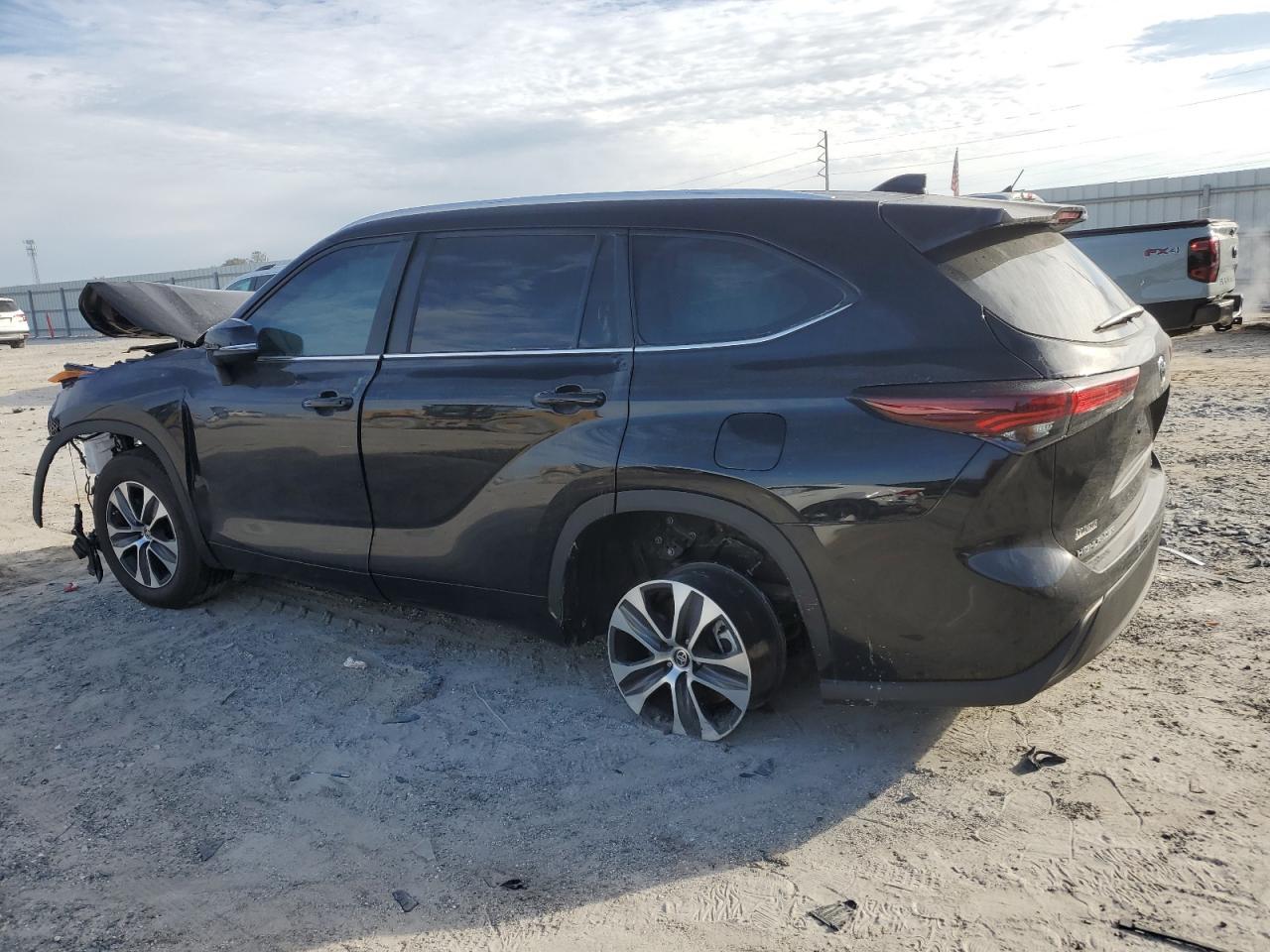 2024 TOYOTA HIGHLANDER - Image 2