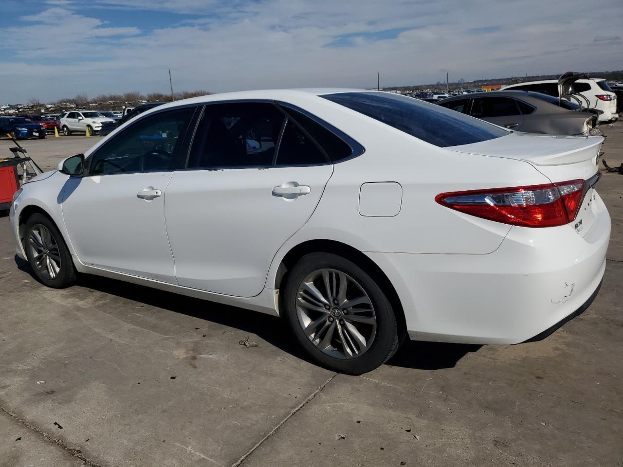 2015 TOYOTA CAMRY LE - Image 2