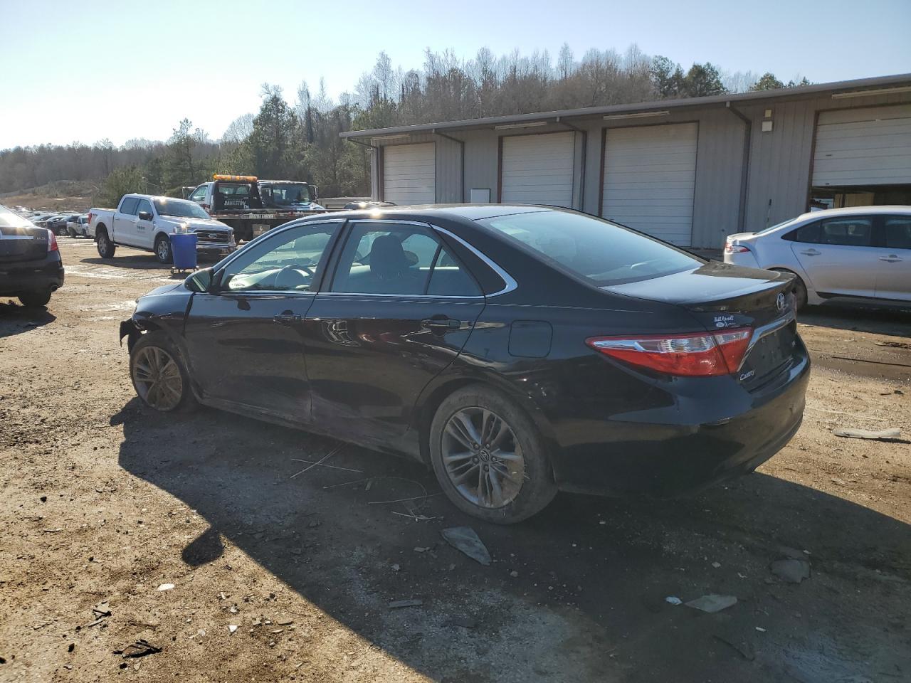 2015 TOYOTA CAMRY LE - Фото 2