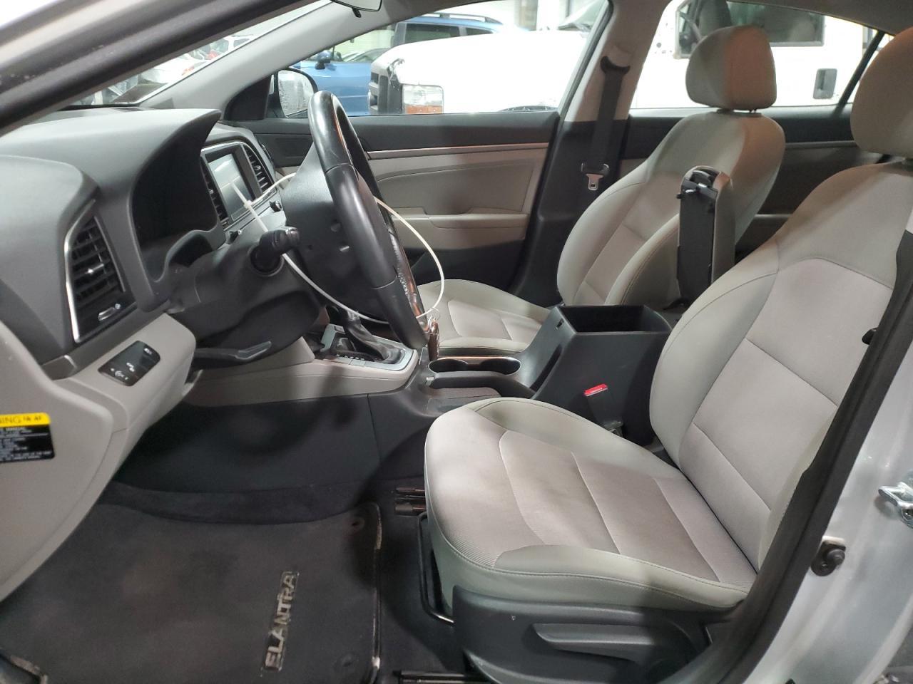2017 HYUNDAI ELANTRA SE - Фото 7