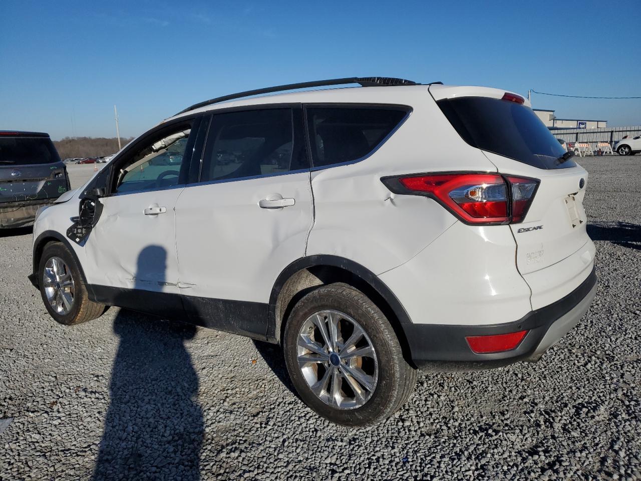 2017 FORD ESCAPE SE - Фото 2