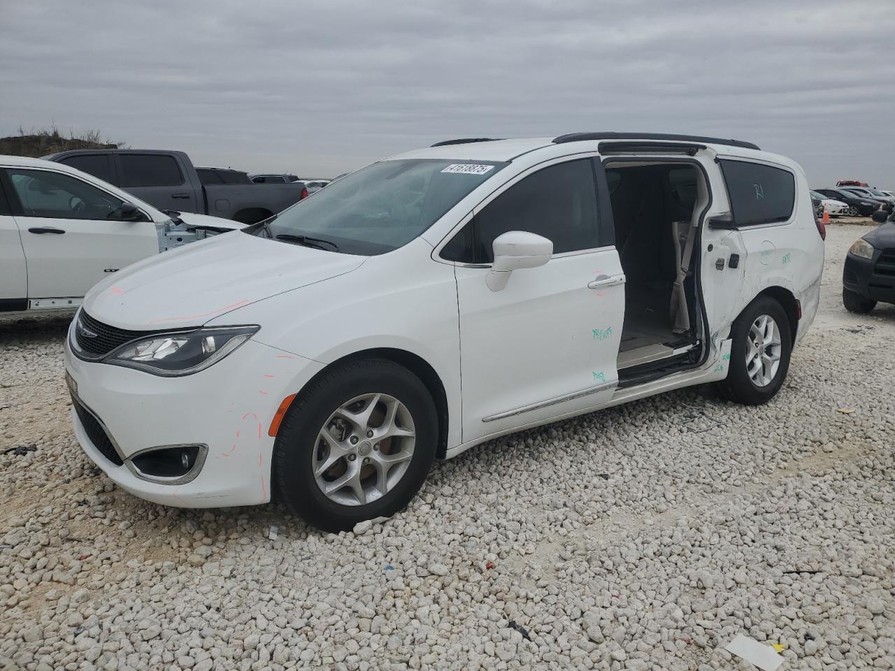 2017 CHRYSLER PACIFICA T