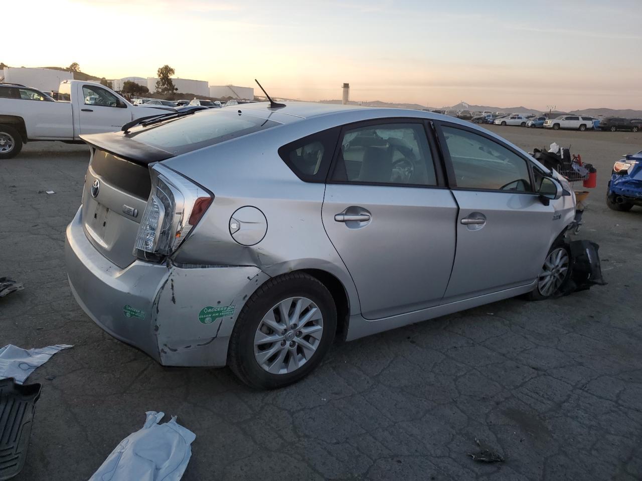 2013 TOYOTA PRIUS PLUG - Image 3