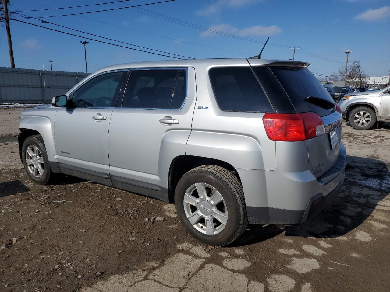 2013 GMC TERRAIN SL - Image 2