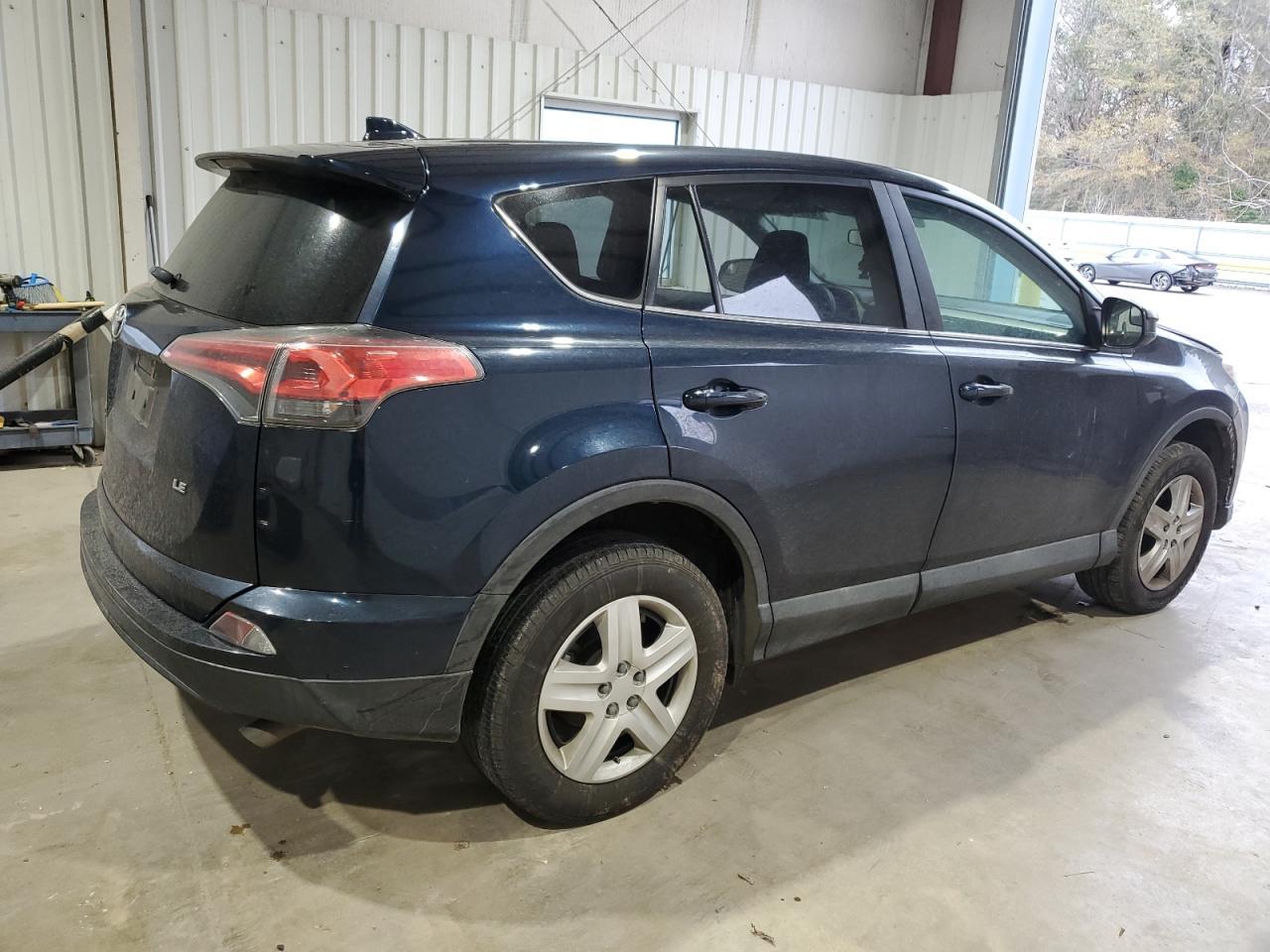 2018 TOYOTA RAV4 LE - Фото 3