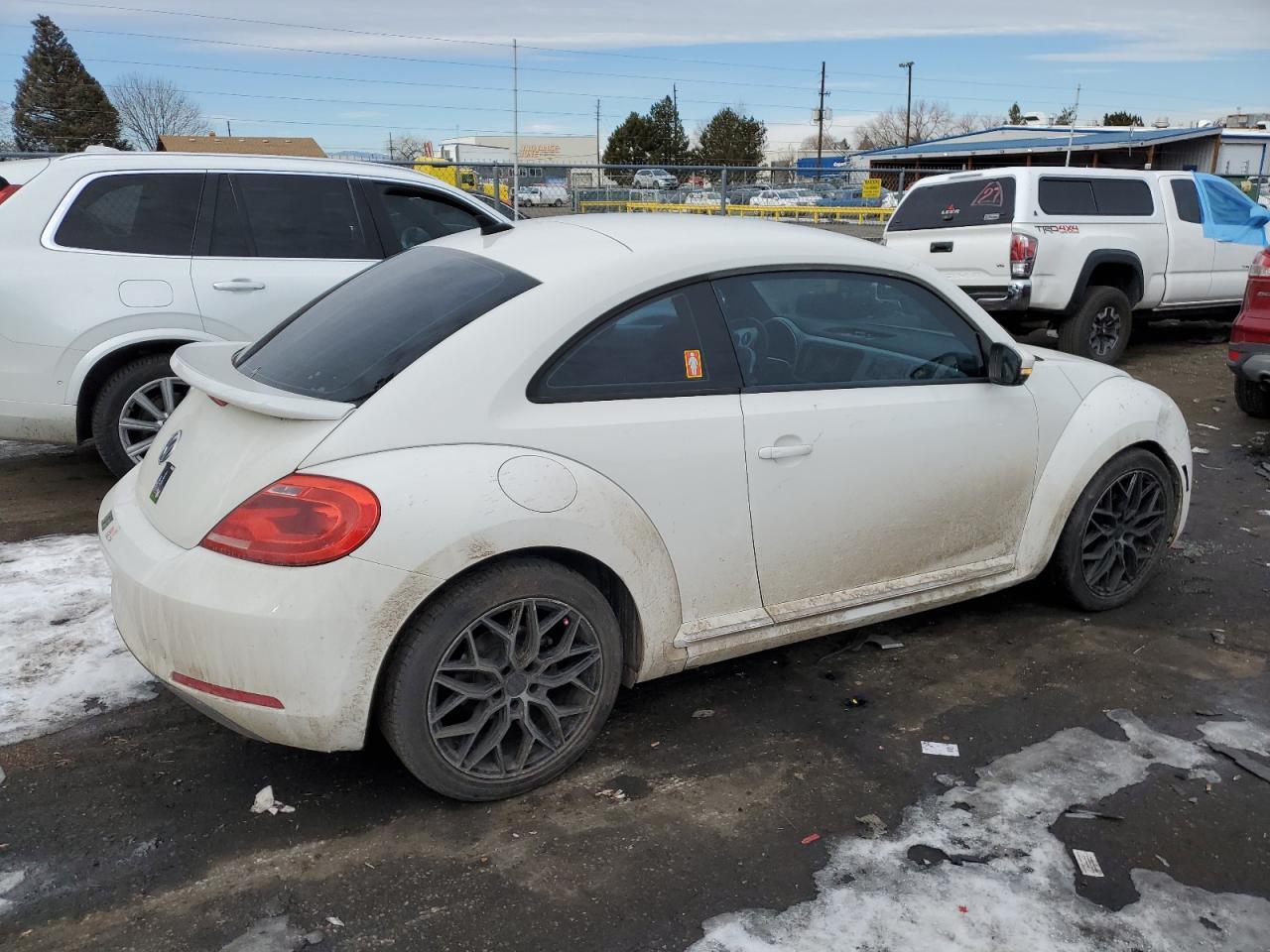 2012 VOLKSWAGEN BEETLE - Фото 3