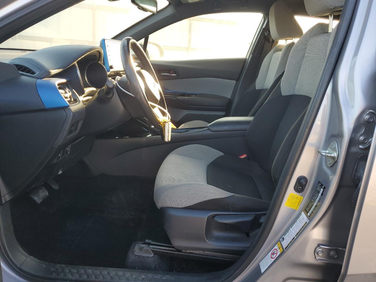 2019 TOYOTA C-HR XLE - Image 7