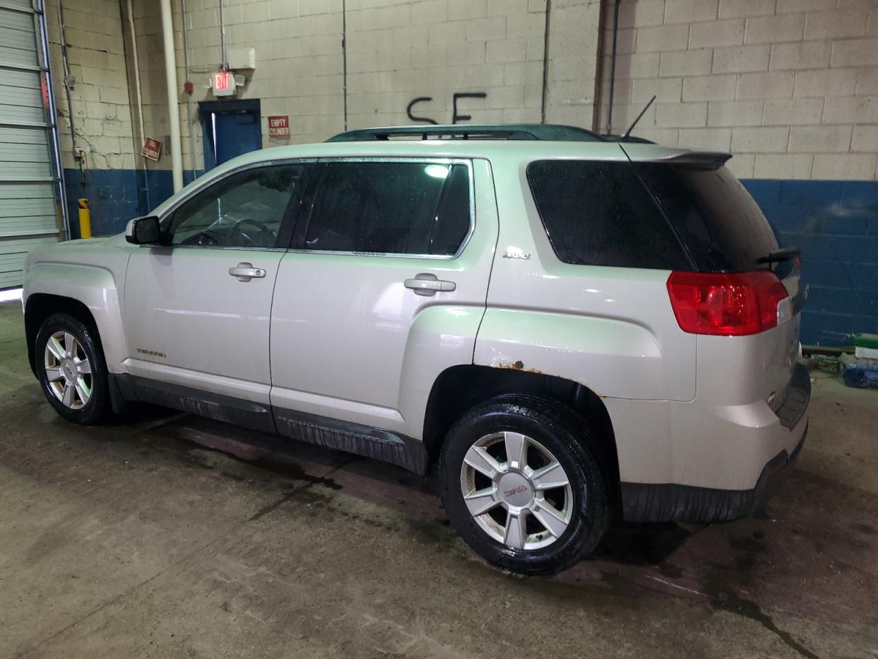 2013 GMC TERRAIN SL - Image 2
