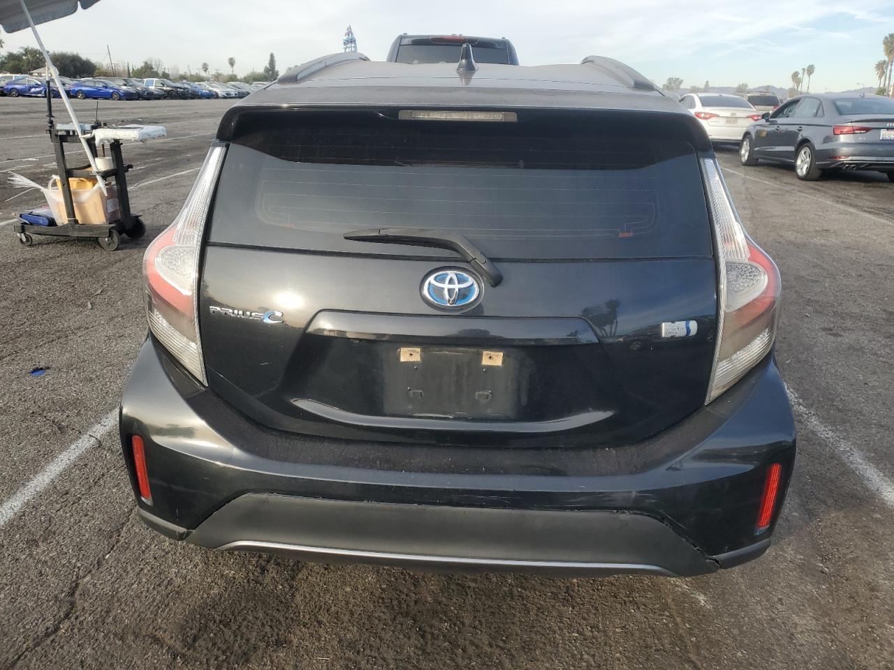 2018 TOYOTA PRIUS C - Image 6
