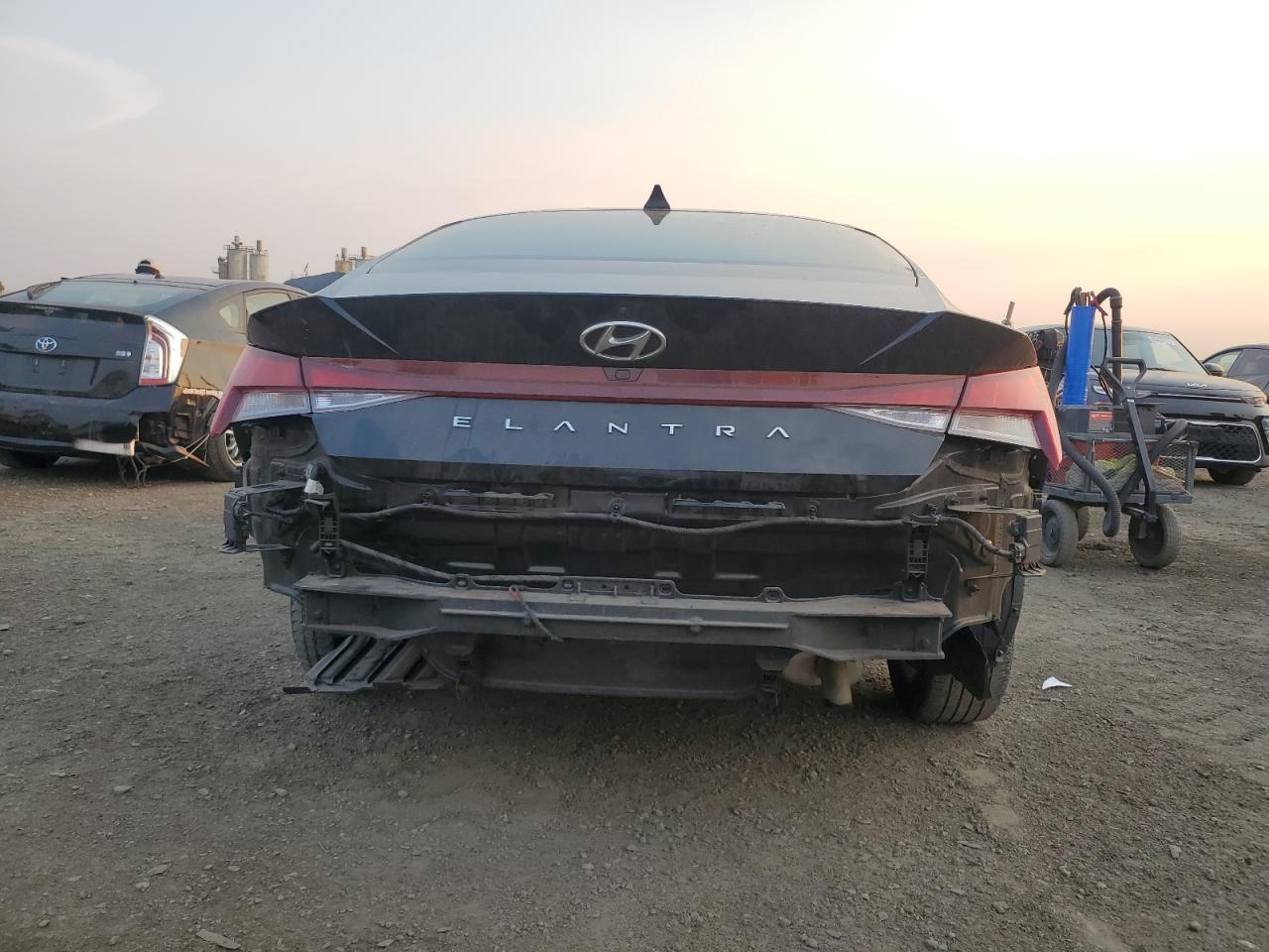 2022 HYUNDAI ELANTRA SE - Image 6