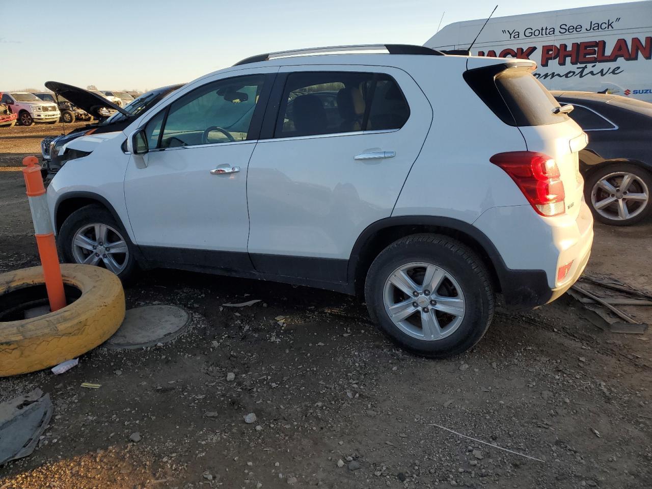 2019 CHEVROLET TRAX 1LT - Image 2