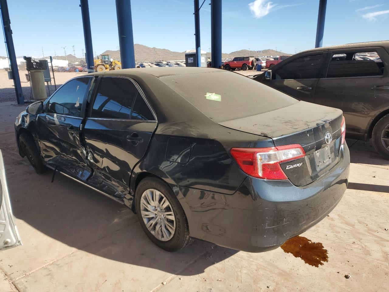 2014 TOYOTA CAMRY L - Фото 2