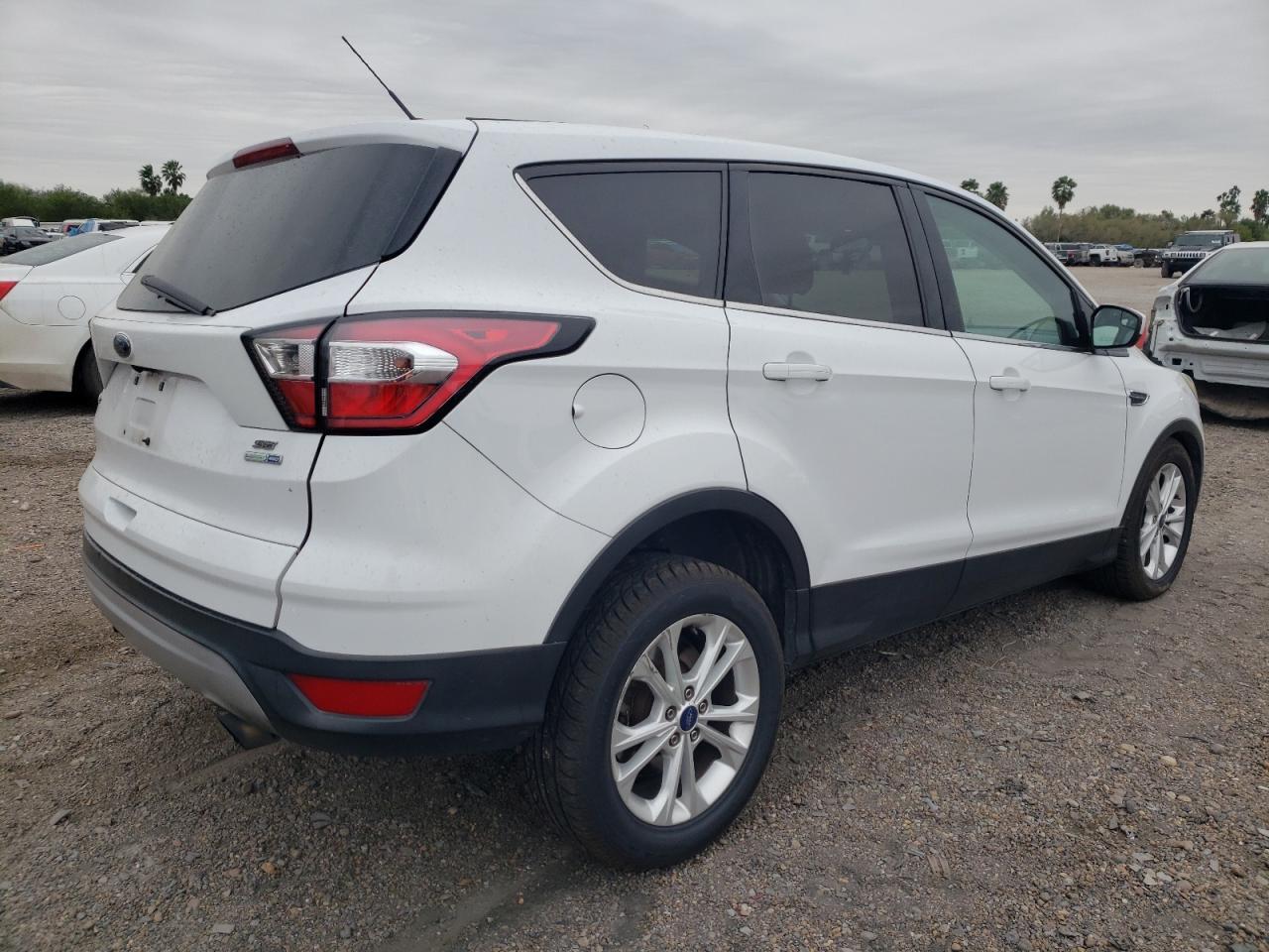 2017 FORD ESCAPE SE - Фото 3