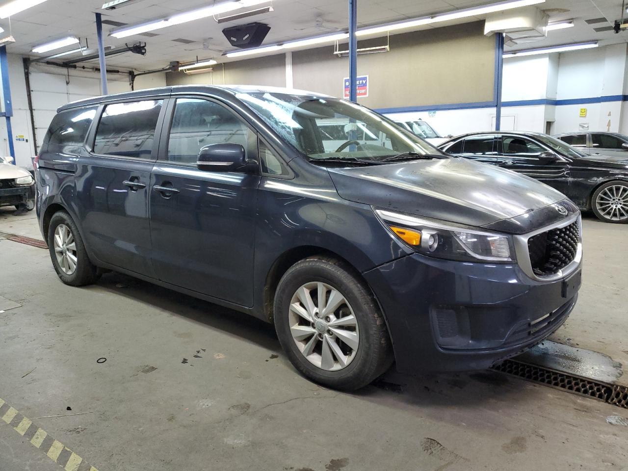 2017 KIA SEDONA LX - Фото 4