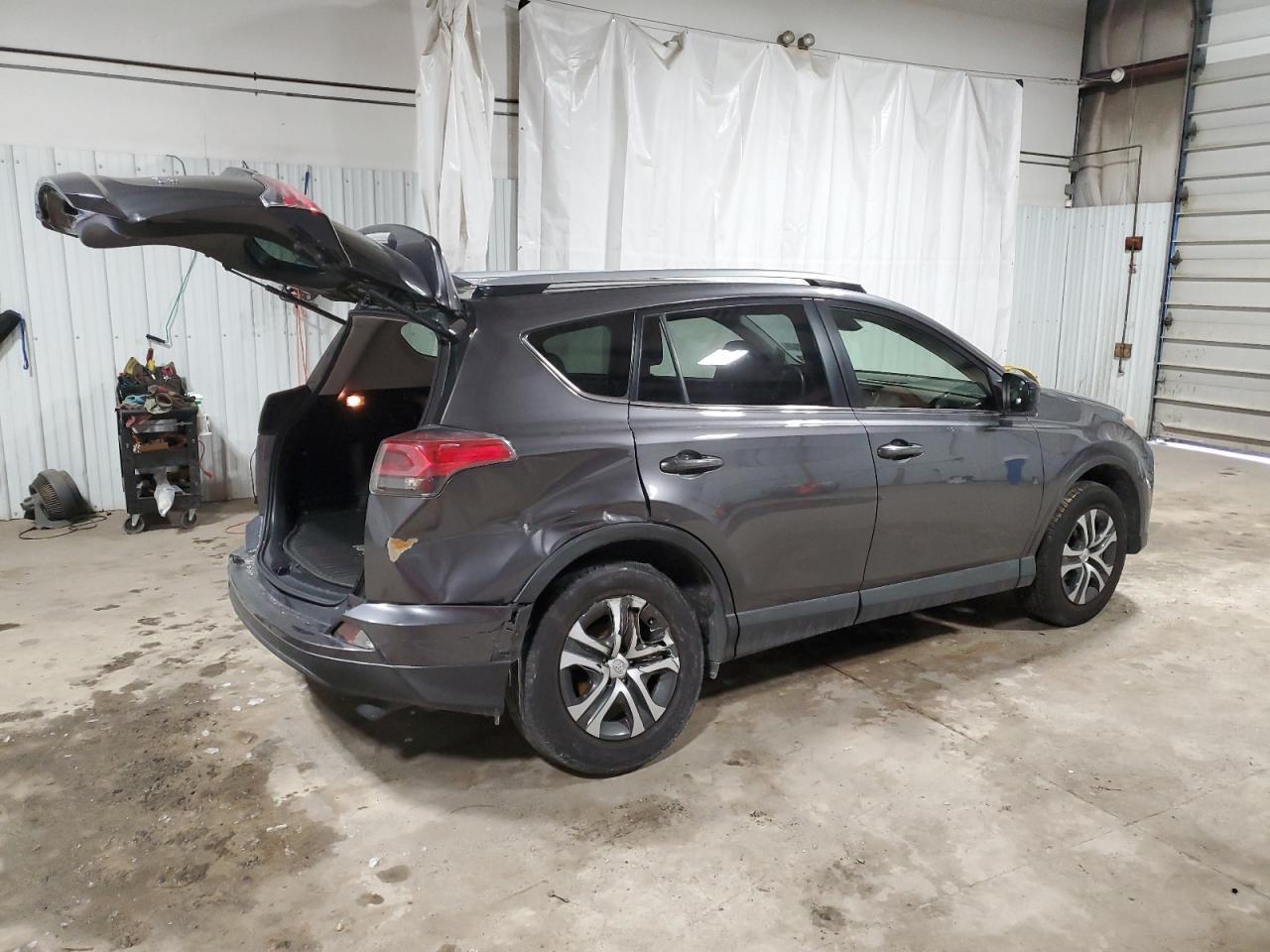2017 TOYOTA RAV4 LE - Фото 3