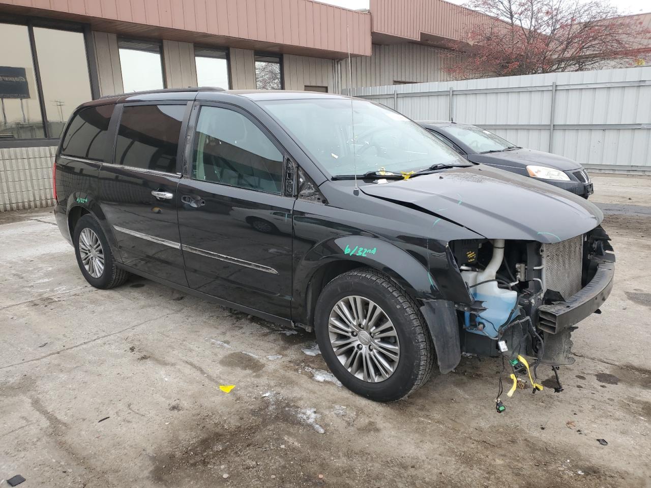 2014 CHRYSLER TOWN & COU - Image 4
