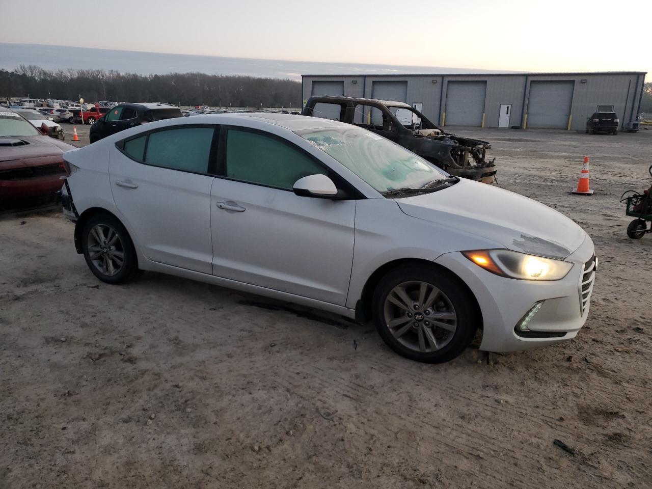 2017 HYUNDAI ELANTRA SE - Фото 4