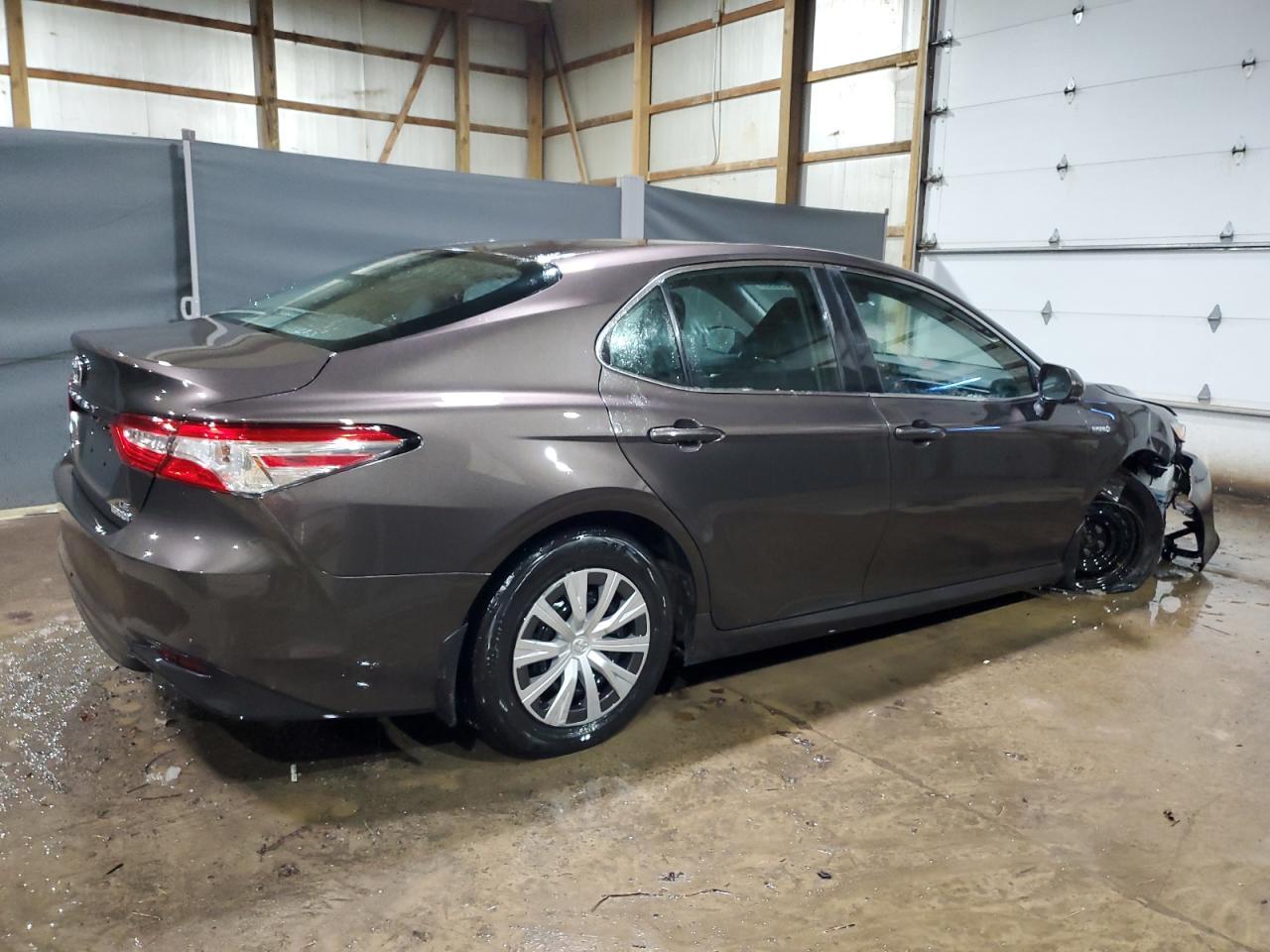 2018 TOYOTA CAMRY LE - Фото 3