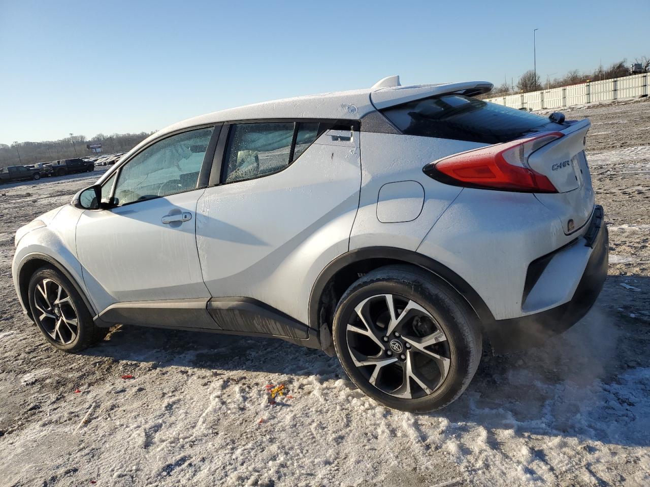 2022 TOYOTA C-HR XLE - Image 2