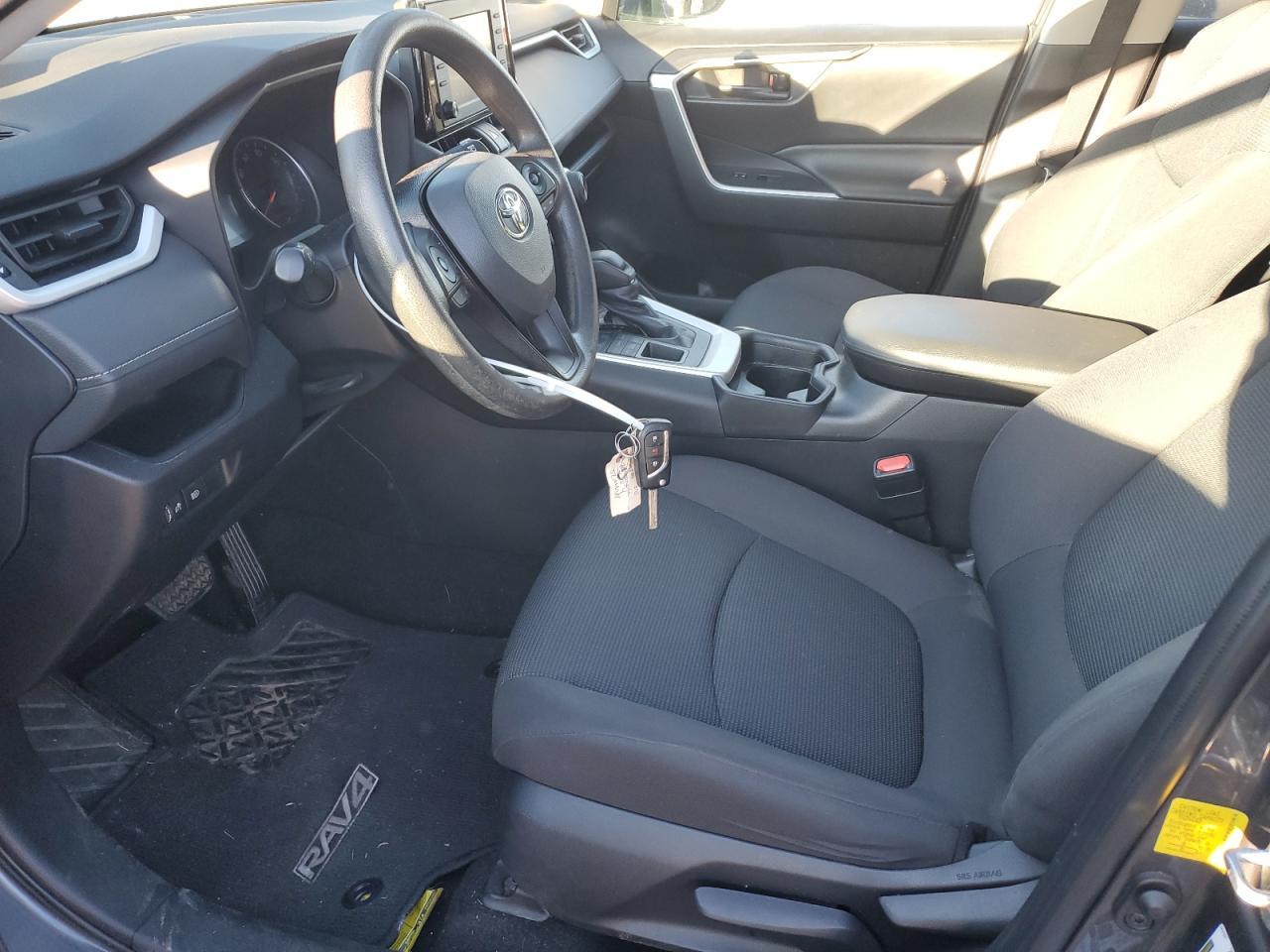 2021 TOYOTA RAV4 LE - Фото 7
