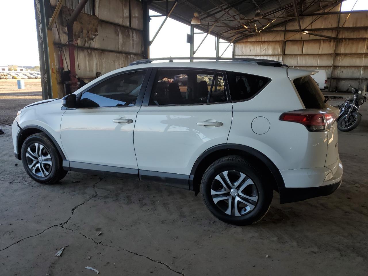 2018 TOYOTA RAV4 LE - Фото 2
