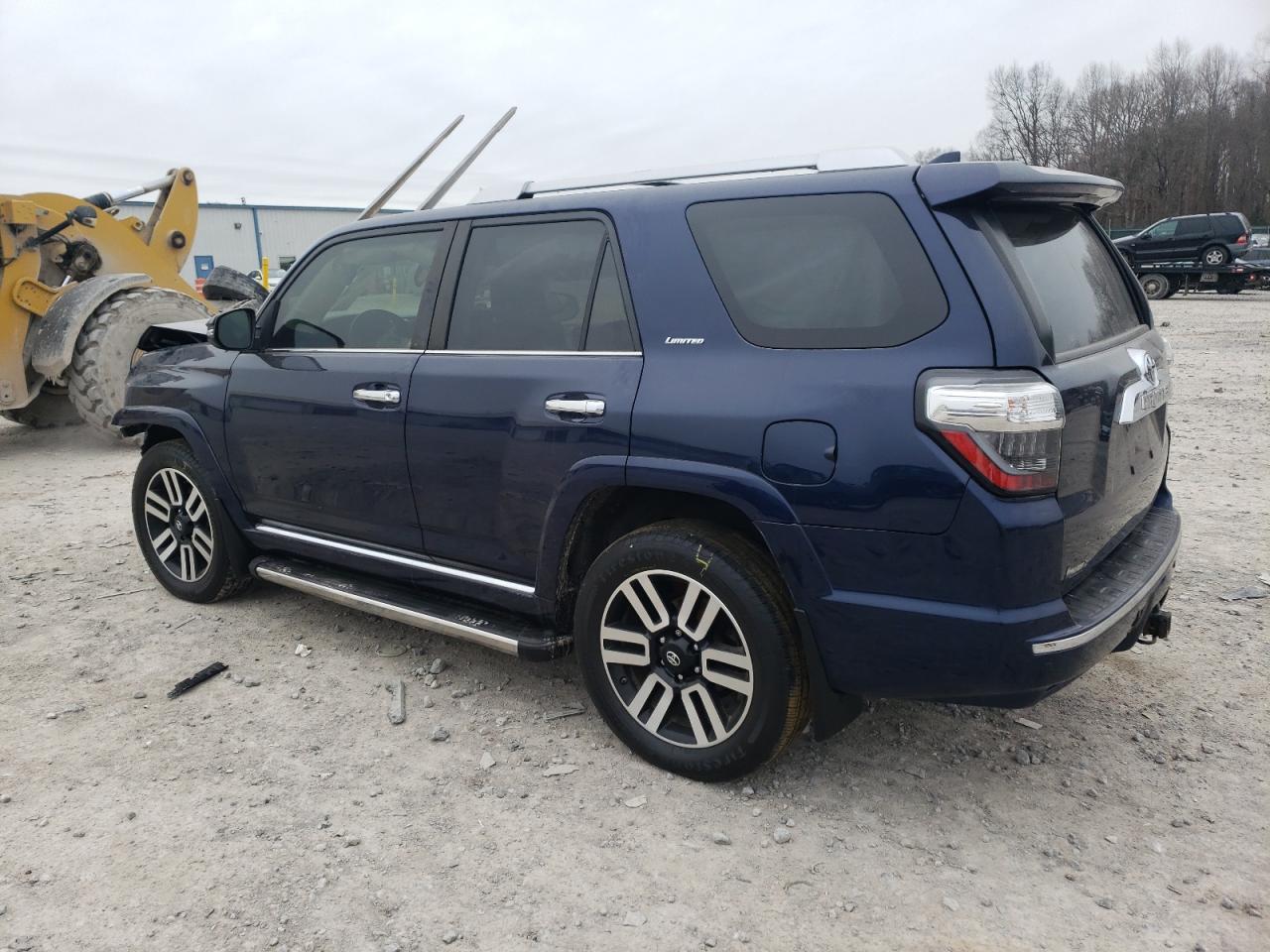 2017 TOYOTA 4RUNNER SR - Image 2