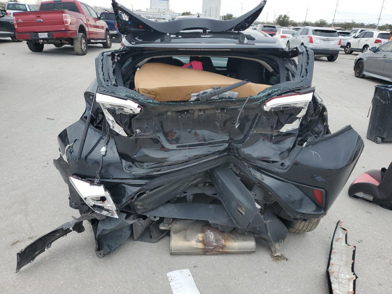 2021 TOYOTA C-HR XLE - Image 6