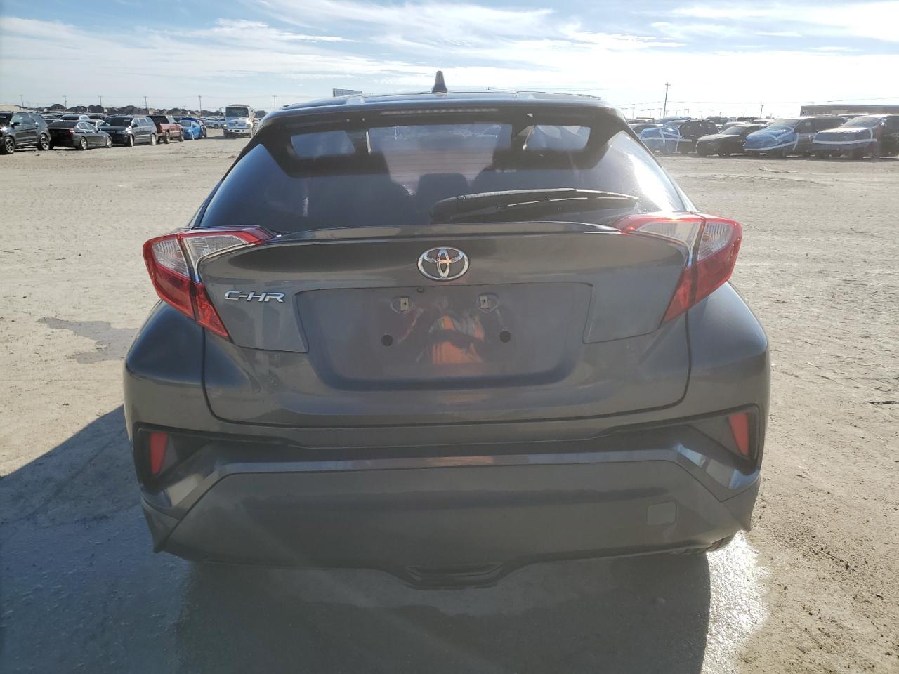 2019 TOYOTA C-HR XLE - Image 6