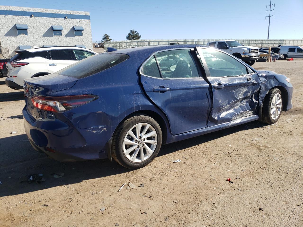 2023 TOYOTA CAMRY LE - Фото 3