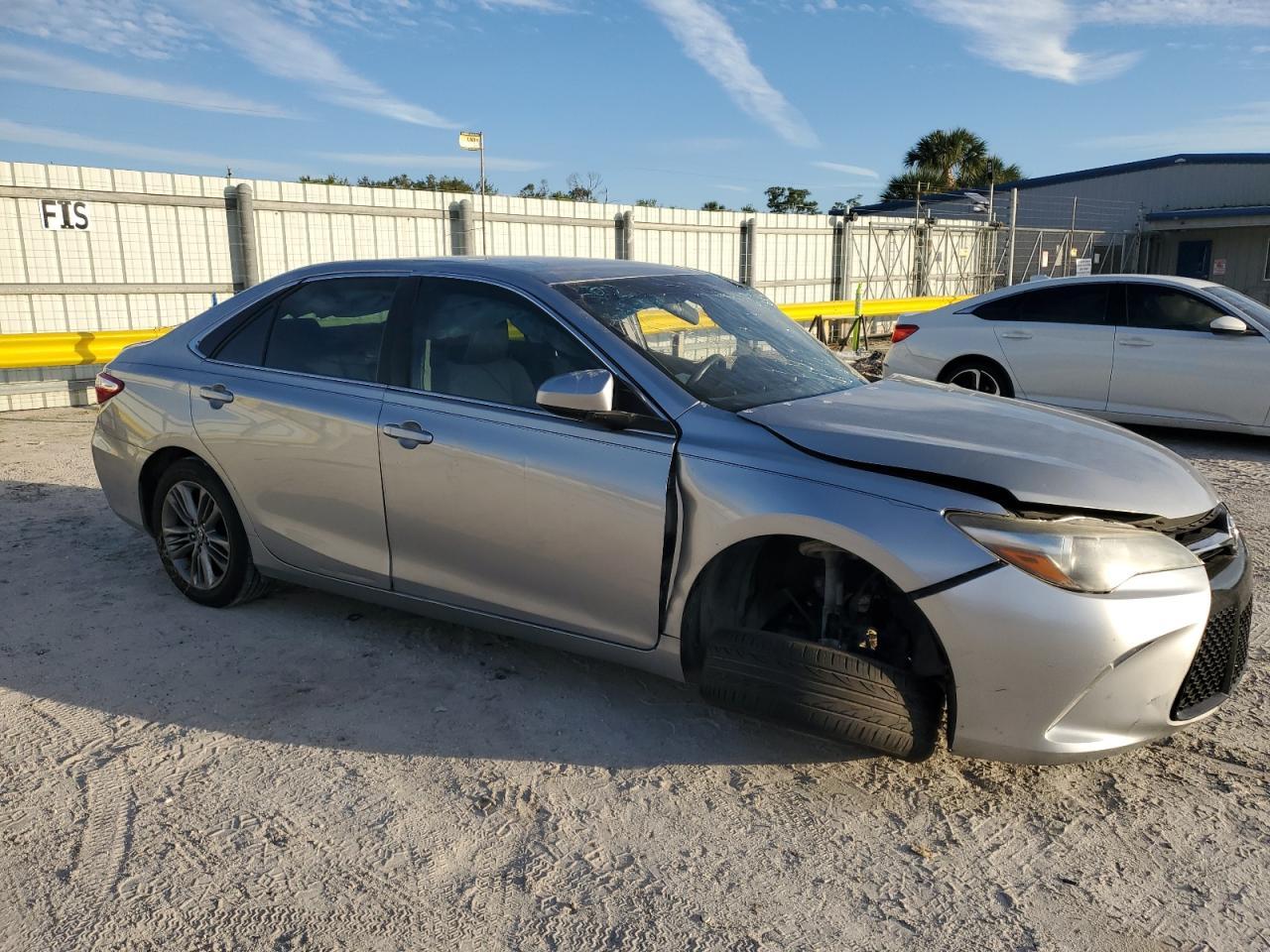 2017 TOYOTA CAMRY LE - Фото 4