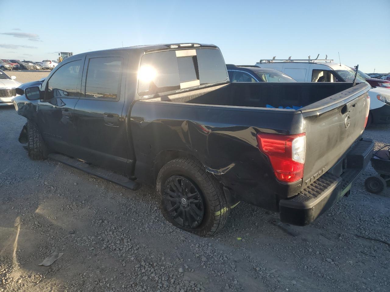 2018 NISSAN TITAN SV - Фото 2