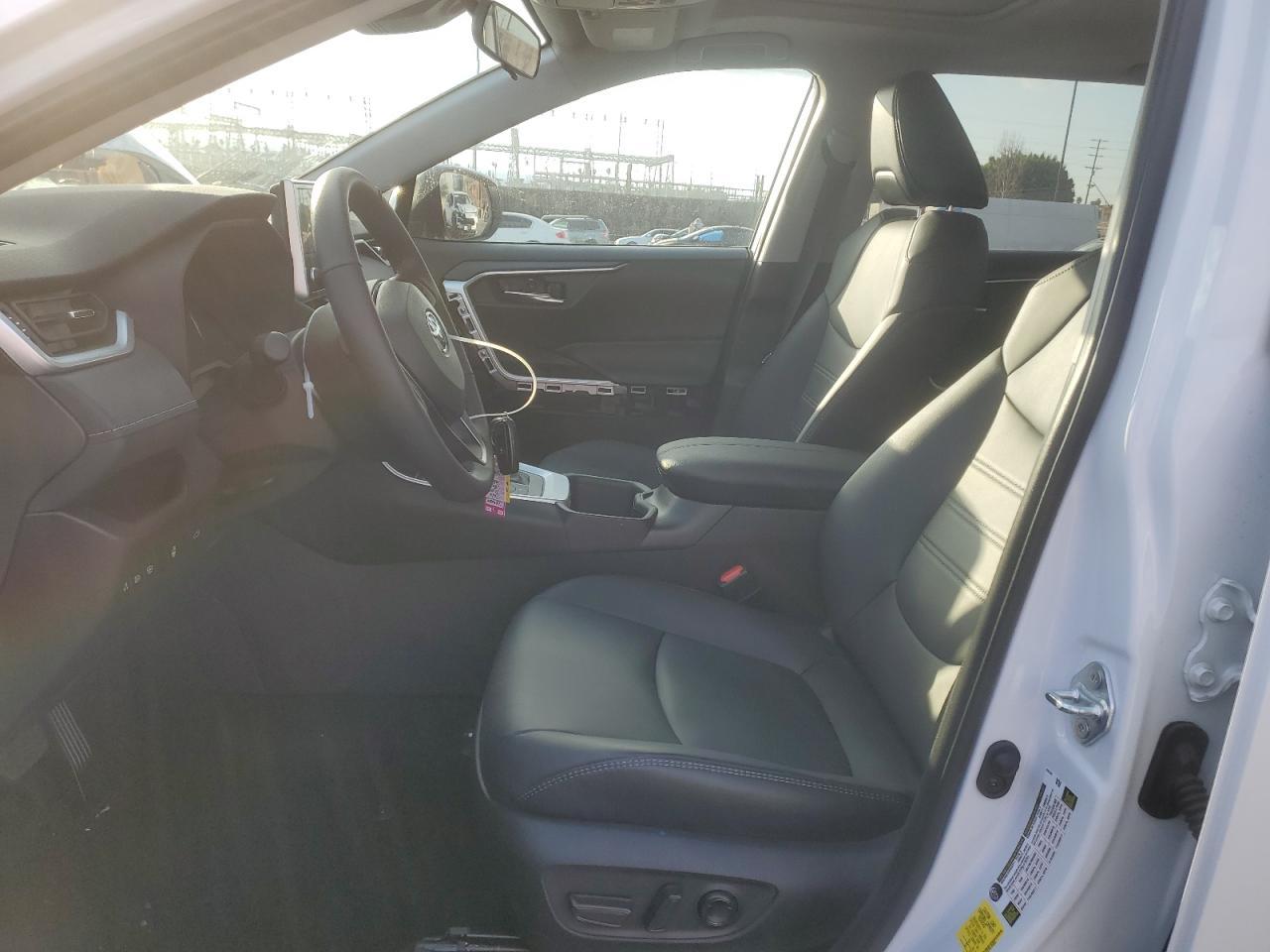 2024 TOYOTA RAV4 XLE P - Image 7