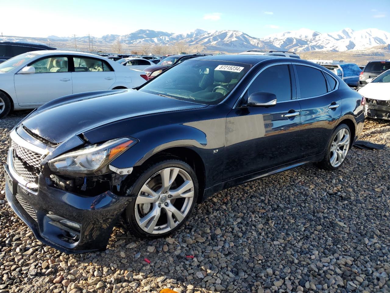 2015 INFINITI Q70 3.7