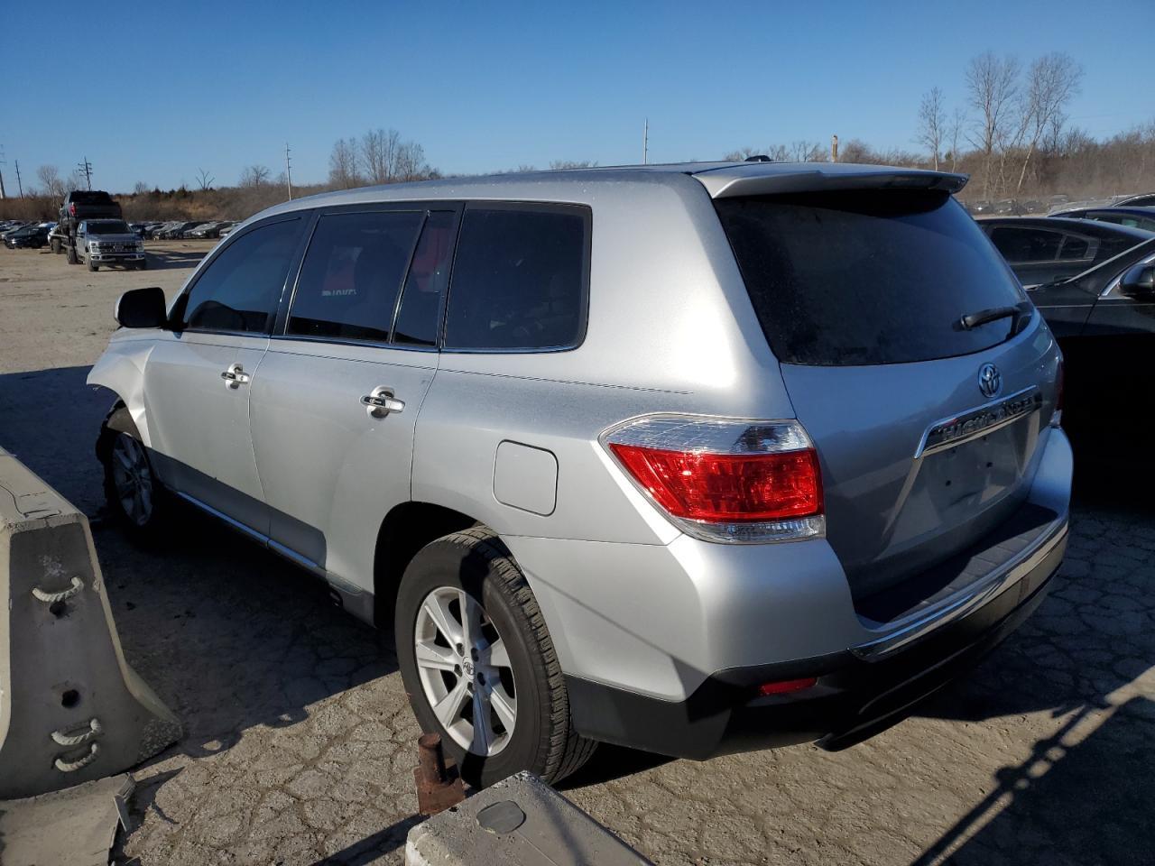2012 TOYOTA HIGHLANDER - Image 2