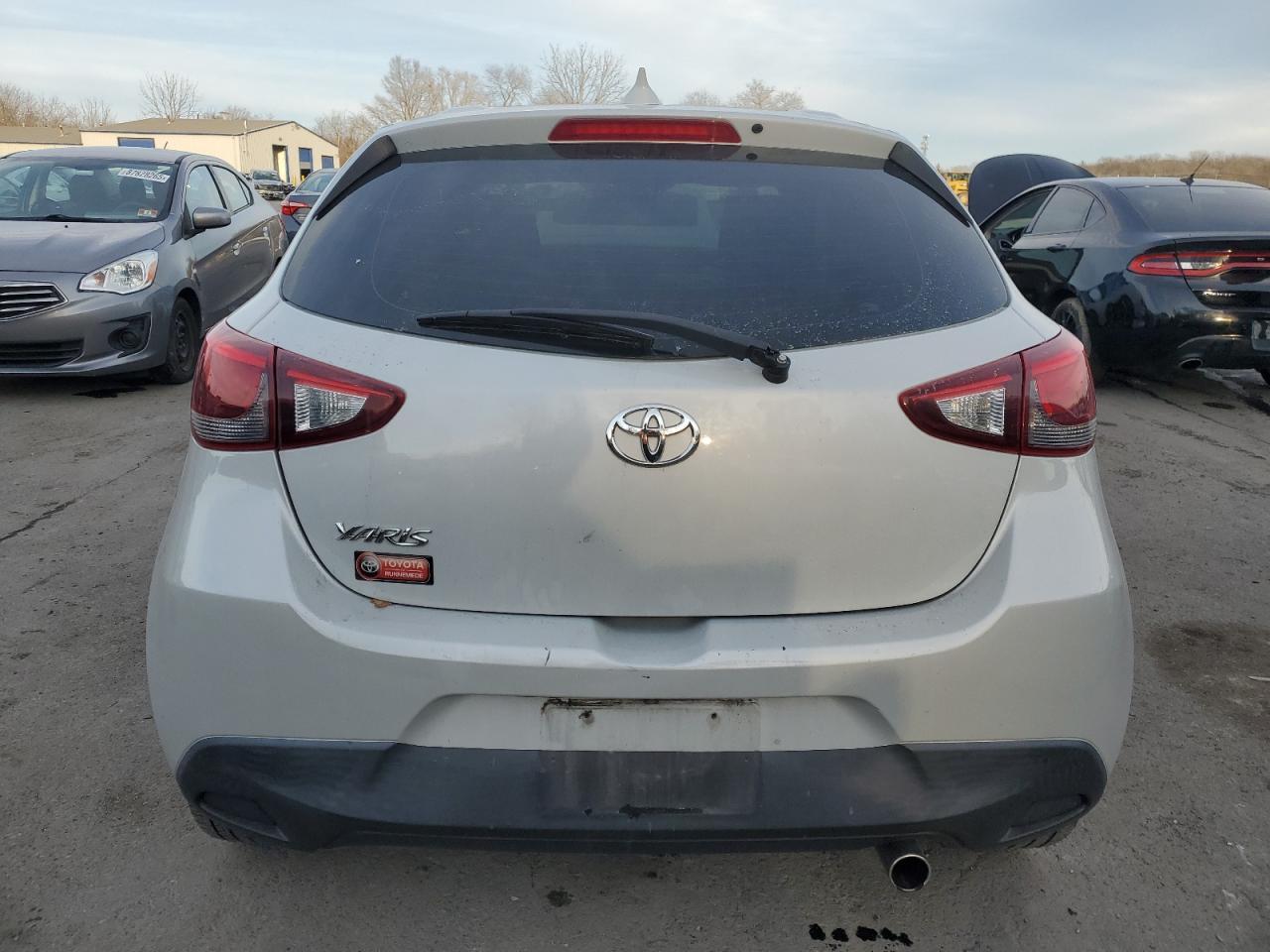 2020 TOYOTA YARIS LE - Фото 6