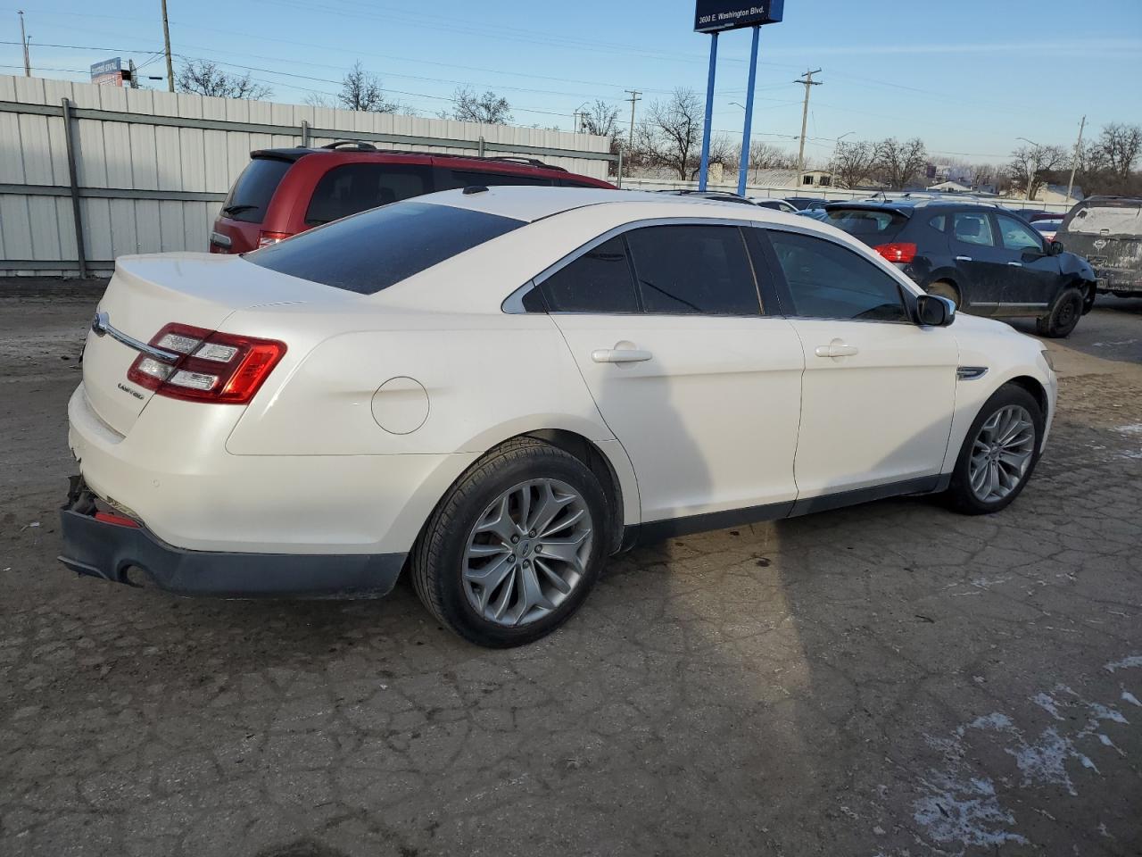 2013 FORD TAURUS LIM - Image 3