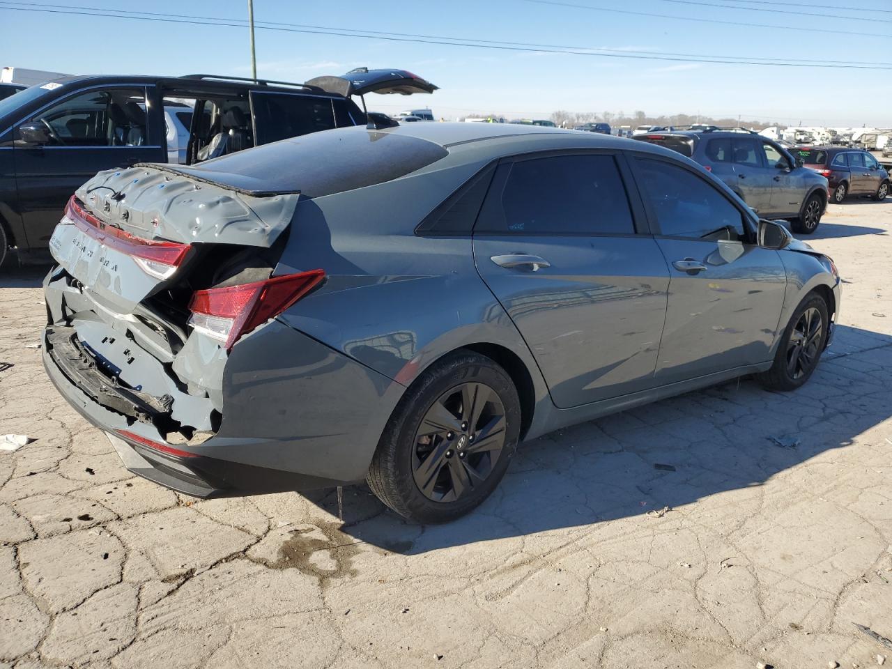 2022 HYUNDAI ELANTRA SE - Image 3
