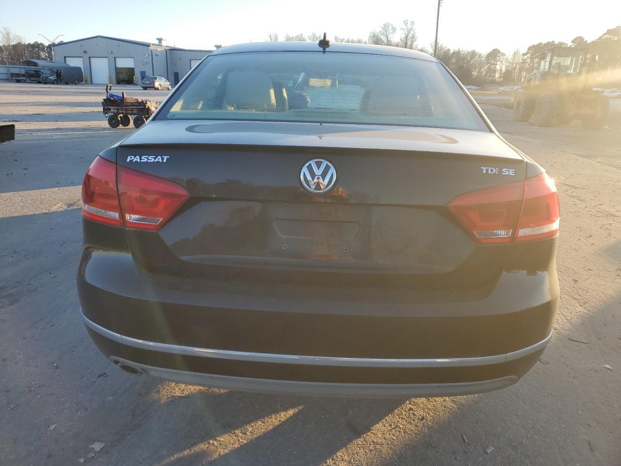 2013 VOLKSWAGEN PASSAT SE - Image 6