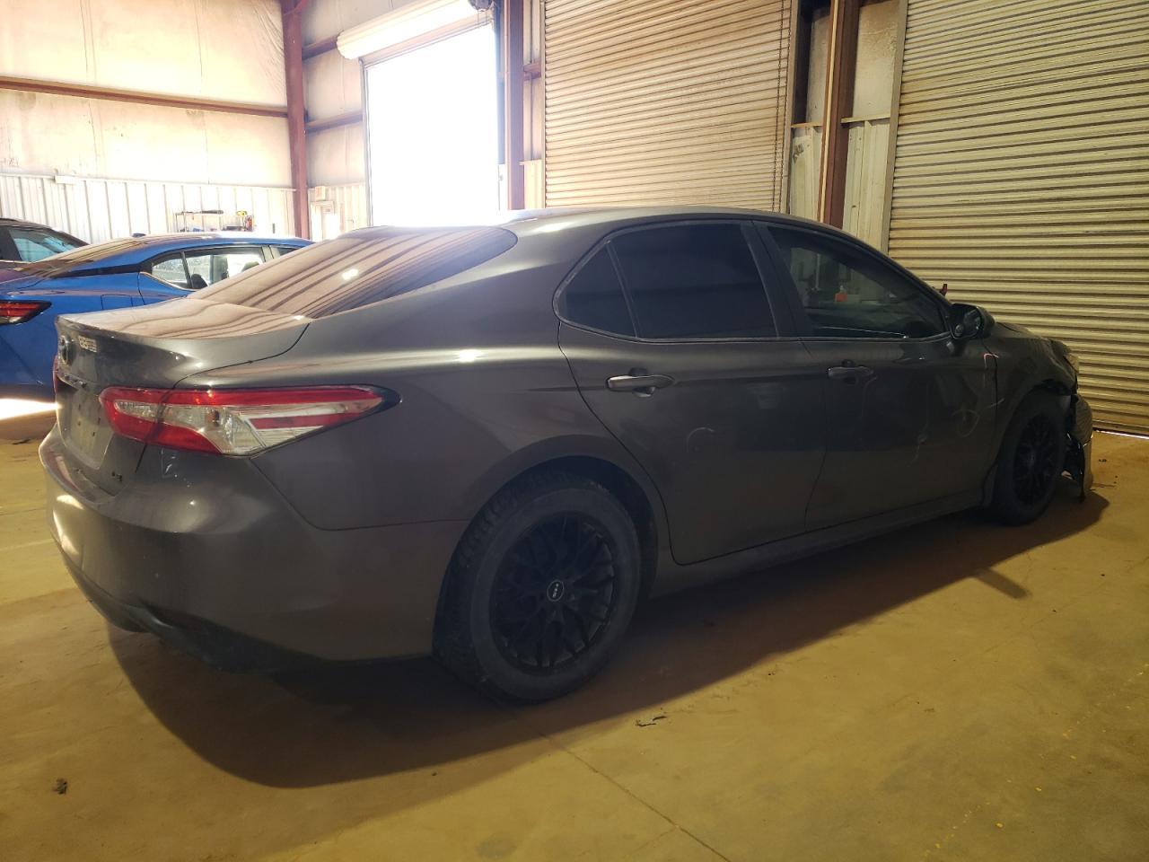 2018 TOYOTA CAMRY L - Фото 3