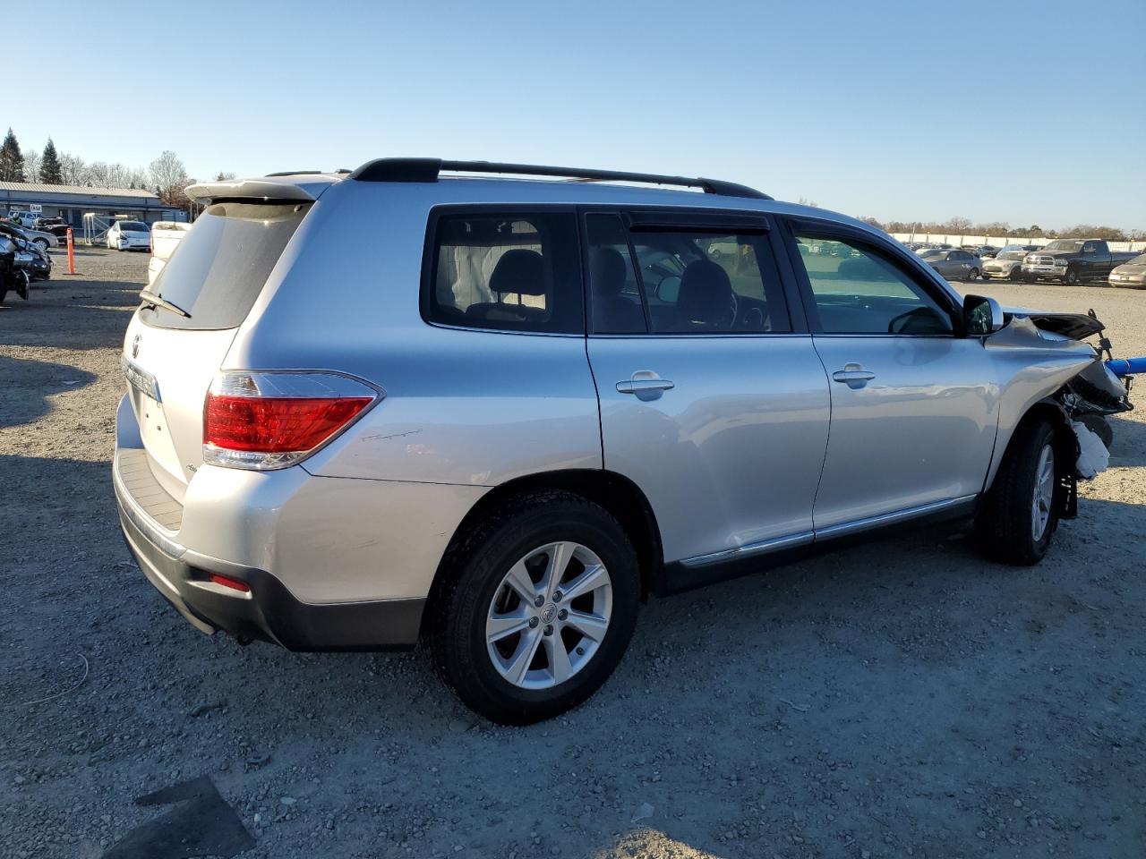 2011 TOYOTA HIGHLANDER - Фото 3
