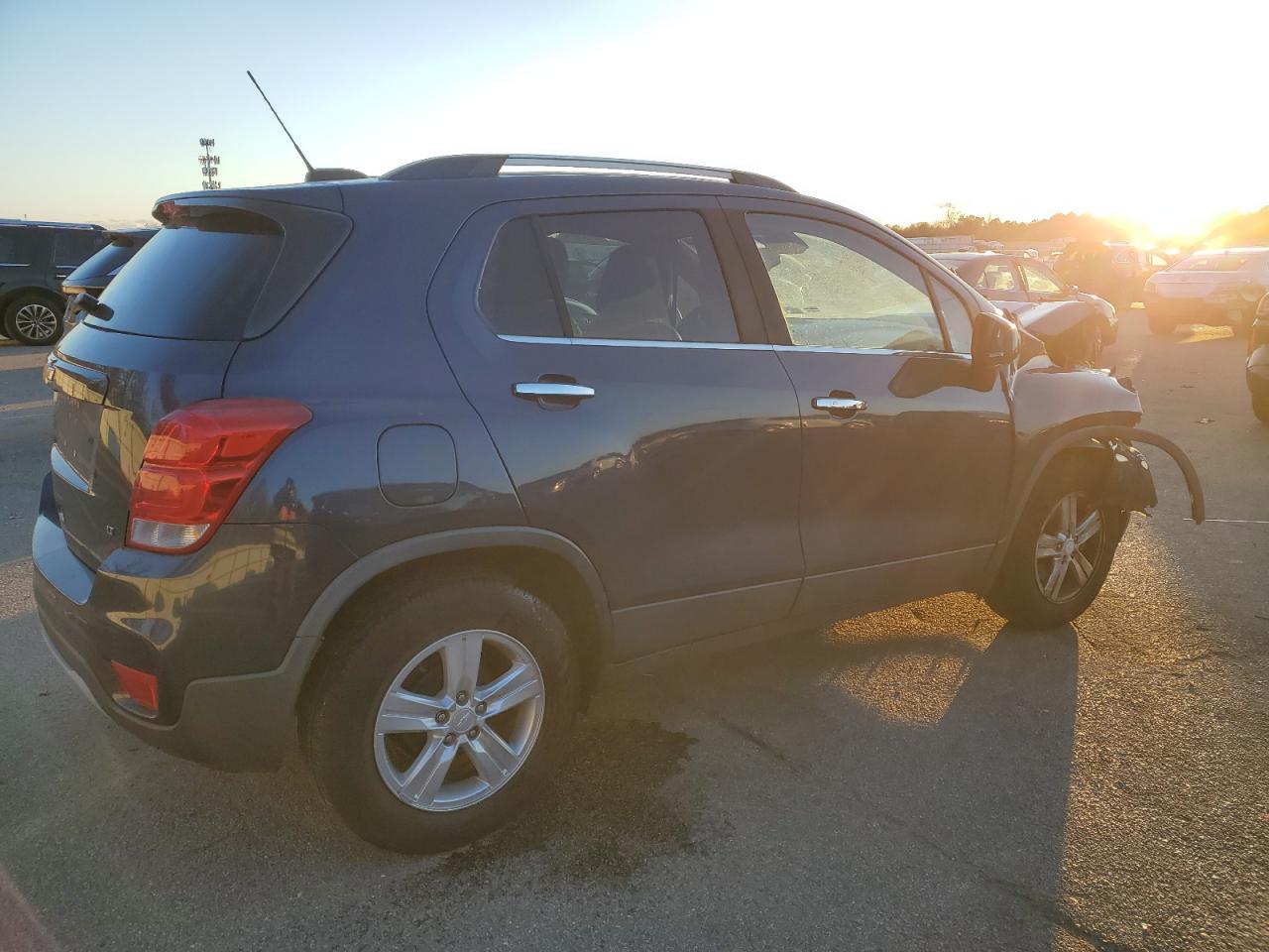 2019 CHEVROLET TRAX 1LT - Фото 3
