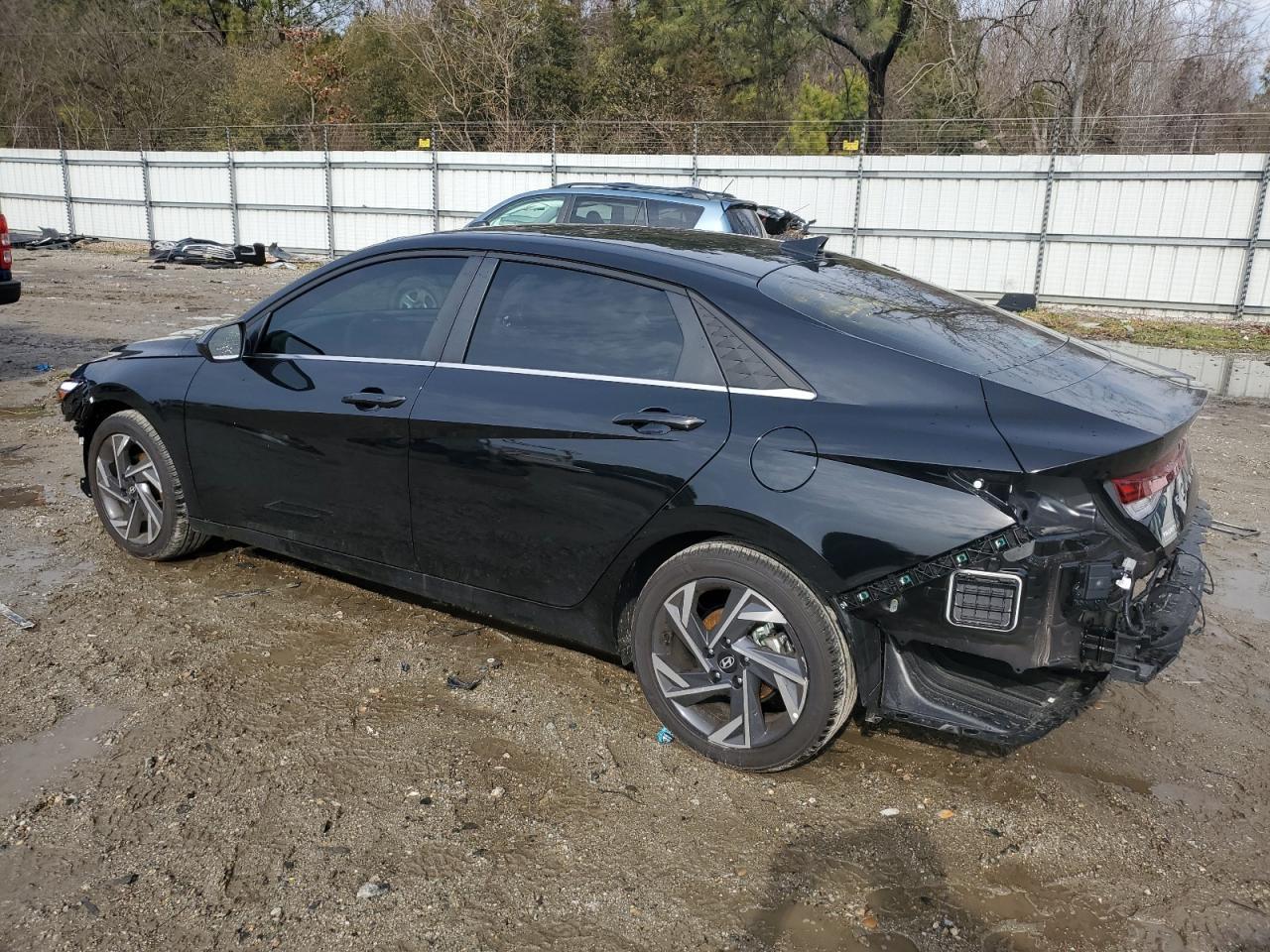 2024 HYUNDAI ELANTRA SE - Фото 2