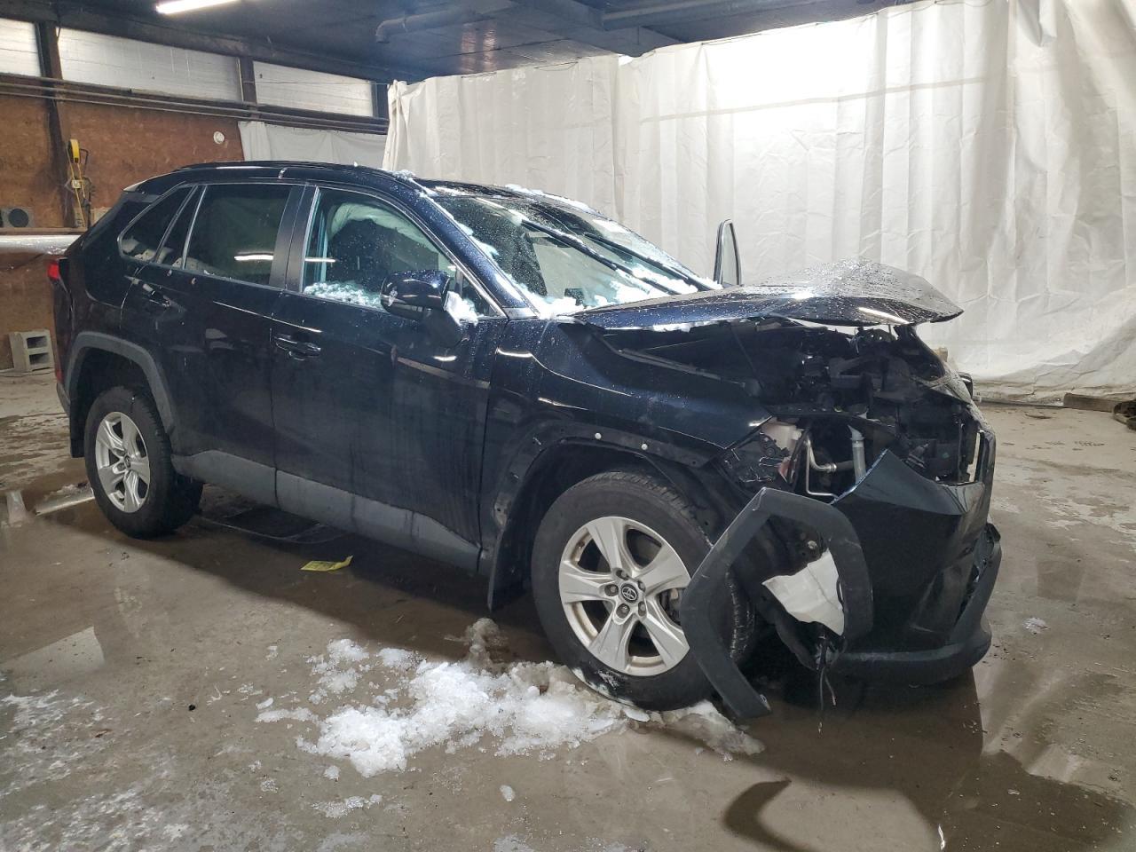 2020 TOYOTA RAV4 XLE - Фото 4