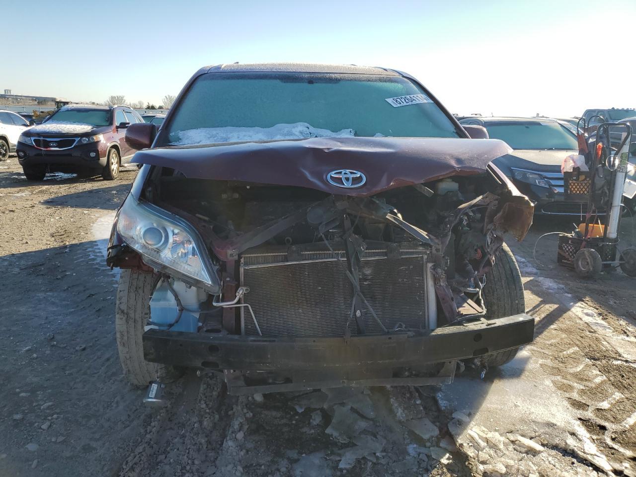 2013 TOYOTA SIENNA XLE - Фото 5