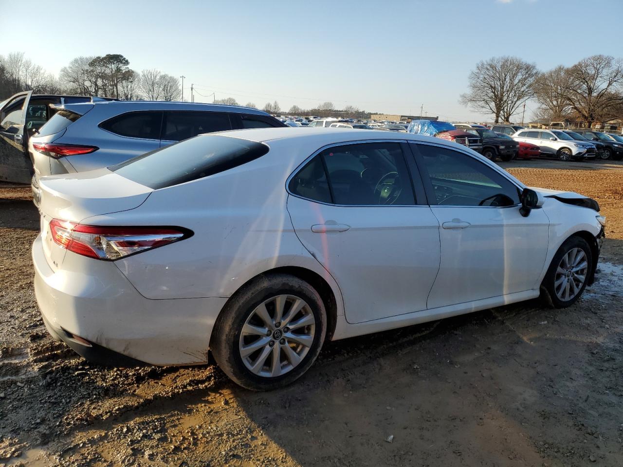 2018 TOYOTA CAMRY L - Фото 3